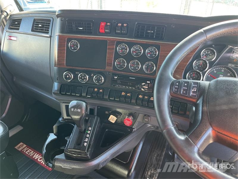 Kenworth T610 6x4 T/A Sleeper Truck Tractor Dragbilar