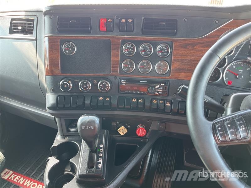 Kenworth T610 6x4 T/A Sleeper Truck Tractor Sadulveokid