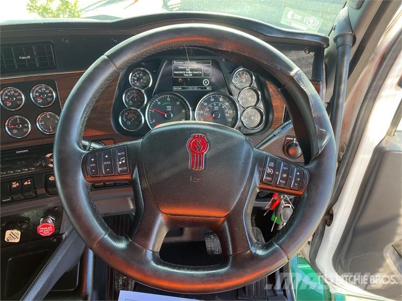 Kenworth T610 6x4 T/A Sleeper Truck Tractor Dragbilar