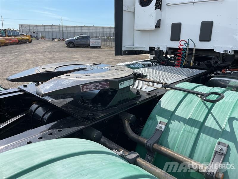 Kenworth T610 6x4 T/A Sleeper Truck Tractor Sadulveokid