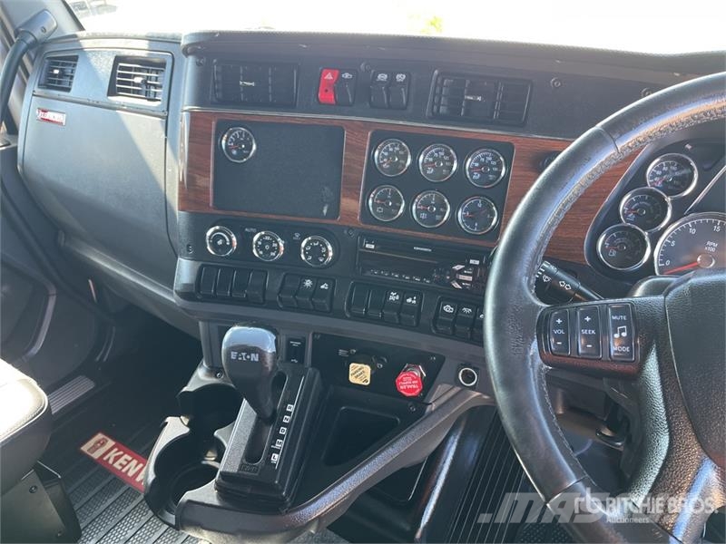 Kenworth T610 6x4 T/A Sleeper Truck Tractor Trækkere