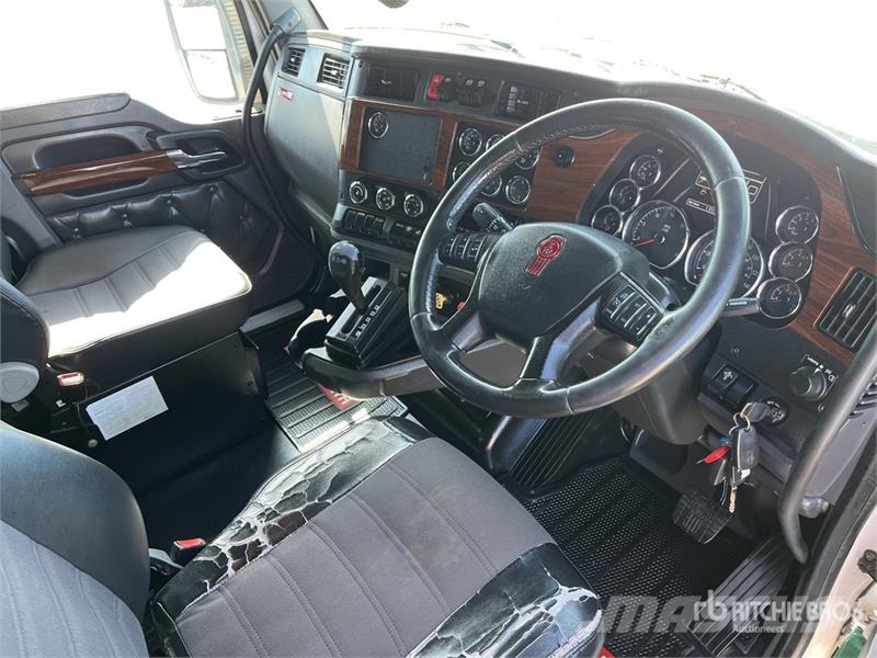 Kenworth T610 6x4 T/A Sleeper Truck Tractor Trækkere