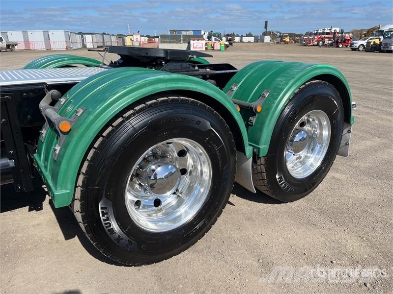 Kenworth T610 6x4 T/A Sleeper Truck Tractor Trækkere
