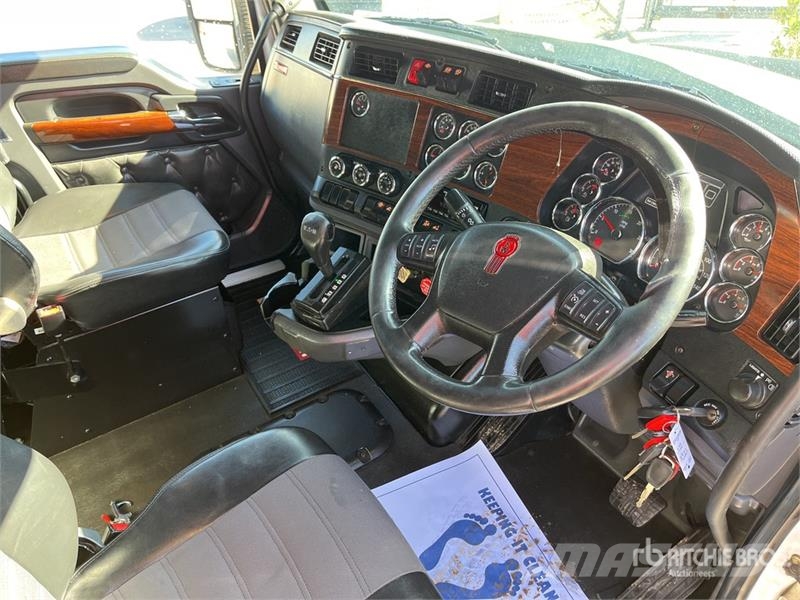 Kenworth T610 6x4 T/A Sleeper Truck Tractor Dragbilar