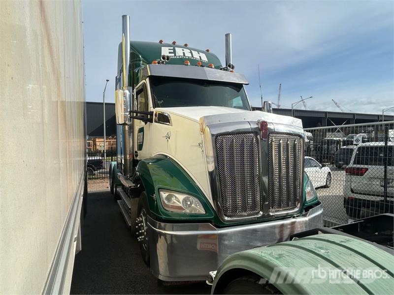 Kenworth T610 6x4 T/A Sleeper Truck Tractor Autotractoare