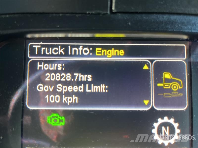 Kenworth T610 6x4 T/A Sleeper Truck Tractor Vetopöytäautot
