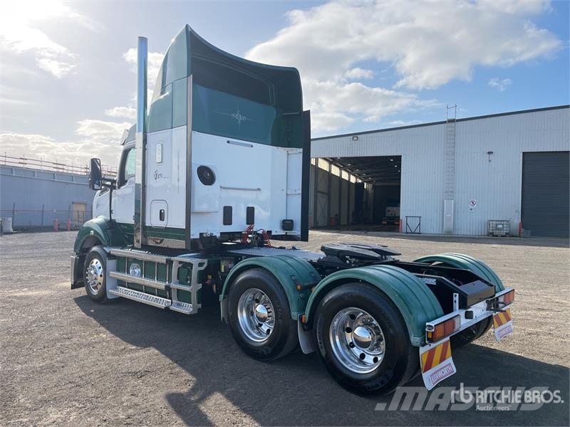 Kenworth T610 6x4 T/A Sleeper Truck Tractor Vetopöytäautot