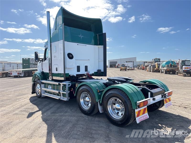 Kenworth T610 6x4 T/A Sleeper Truck Tractor Trækkere