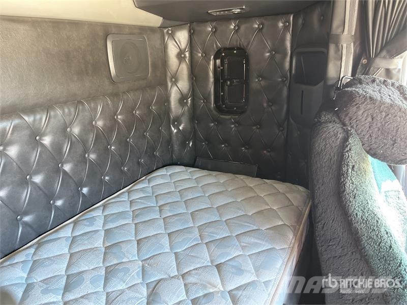Kenworth T610 6x4 T/A Sleeper Truck Tractor Sadulveokid