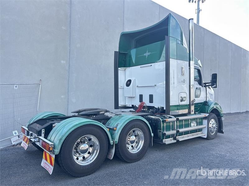 Kenworth T610 6x4 T/A Sleeper Truck Tractor Autotractoare