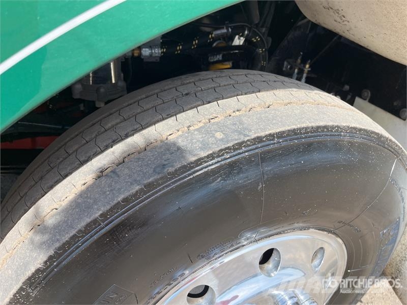 Kenworth T610 6x4 T/A Sleeper Truck Tractor Sadulveokid