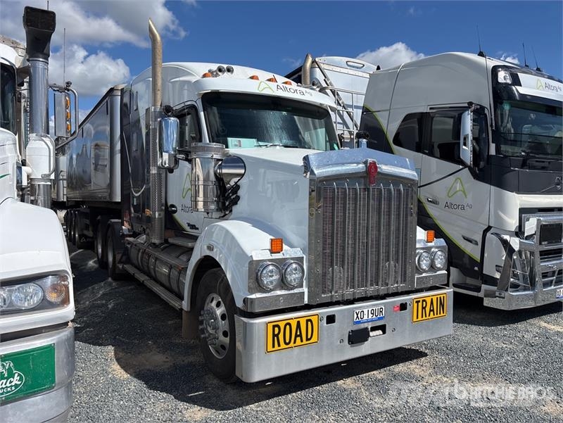 Kenworth T610SAR 6x4 T/A Sleeper Truck Tractor Влекачи