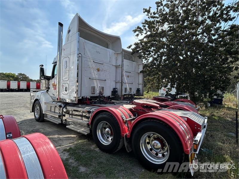 Kenworth T610SAR 6x4 T/A Sleeper Truck Tractor Cabezas tractoras