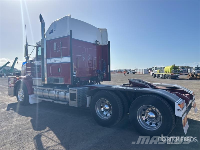 Kenworth T659 6x4 T/A Sleeper Truck Tractor Vilcēji