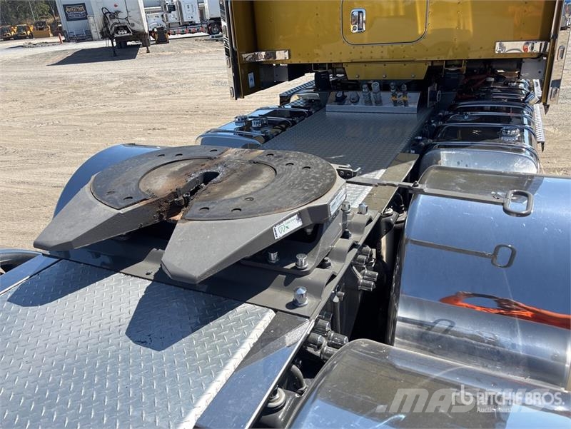 Kenworth T659 6x4 T/A Sleeper Truck Tractor Camiones tractor