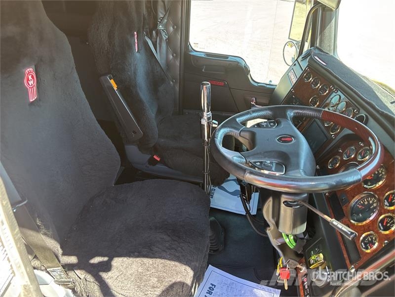 Kenworth T659 6x4 T/A Sleeper Truck Tractor Camiones tractor