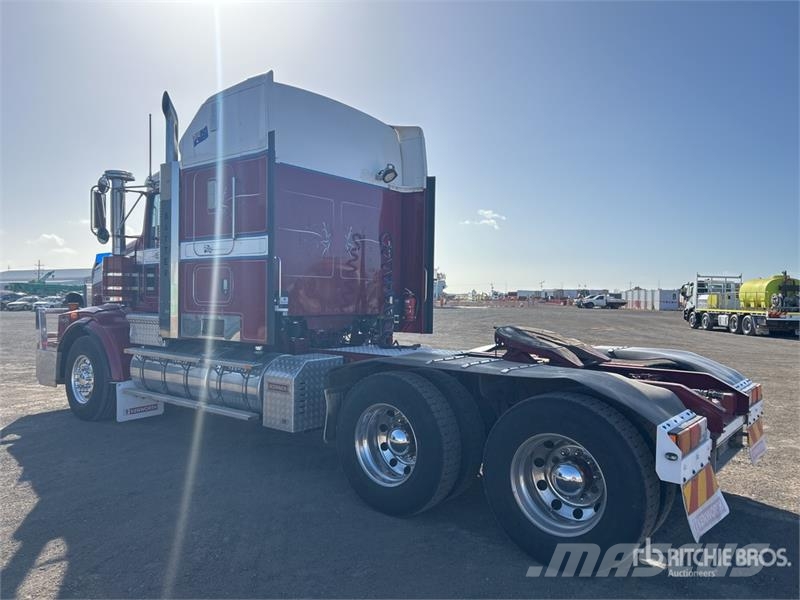 Kenworth T659 6x4 T/A Sleeper Truck Tractor Vilcēji