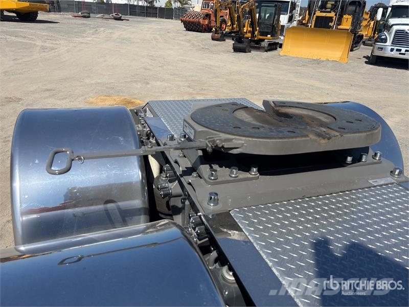 Kenworth T659 6x4 T/A Sleeper Truck Tractor Camiones tractor