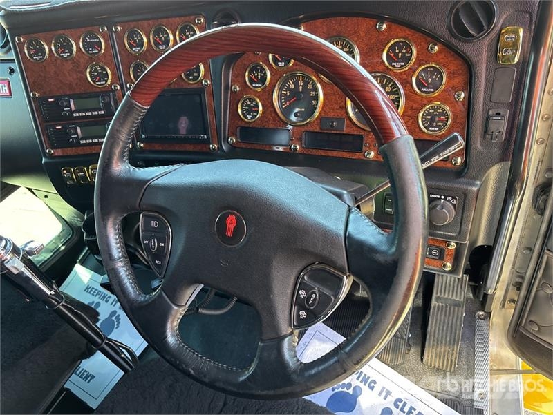 Kenworth T659 6x4 T/A Sleeper Truck Tractor Camiones tractor