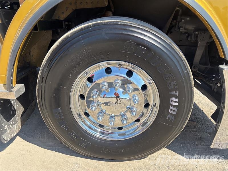 Kenworth T659 6x4 T/A Sleeper Truck Tractor Camiones tractor