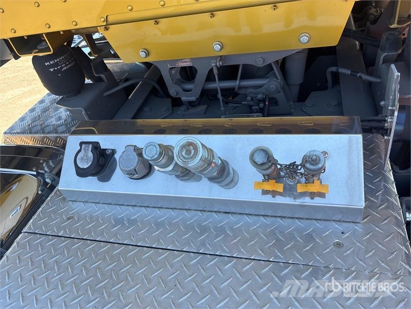 Kenworth T659 6x4 T/A Sleeper Truck Tractor Camiones tractor