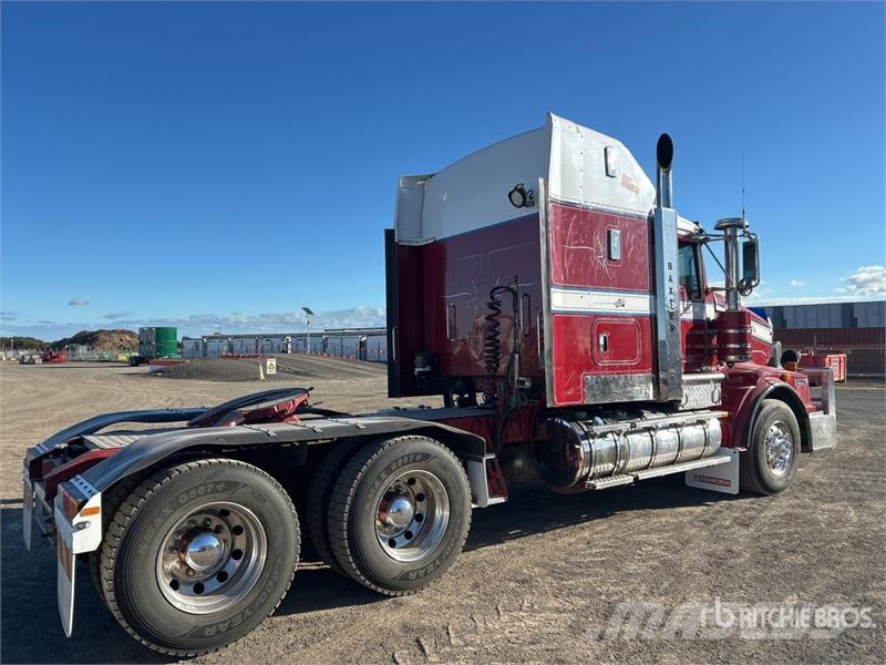 Kenworth T659 6x4 T/A Sleeper Truck Tractor Vilcēji