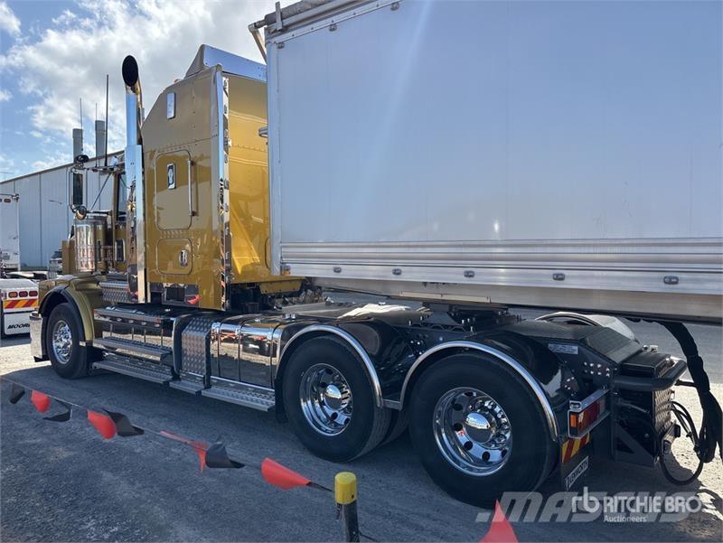 Kenworth T659 6x4 T/A Sleeper Truck Tractor Влекачи