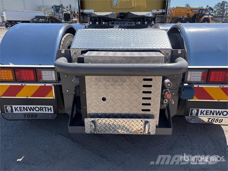 Kenworth T659 6x4 T/A Sleeper Truck Tractor Camiones tractor
