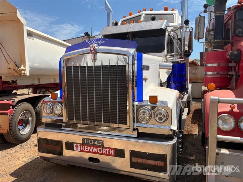 Kenworth T900 Legend 6x4 T/A Sleeper Truck Tractor Nyergesvontatók