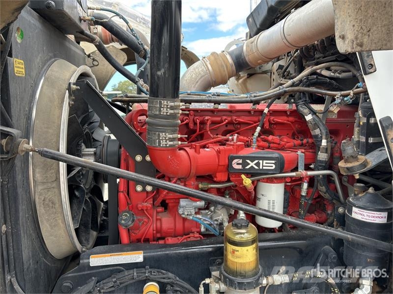 Kenworth T909 Sadulveokid