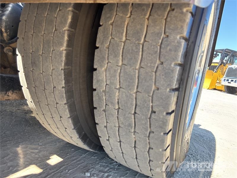 Kenworth T909 وحدات الجر