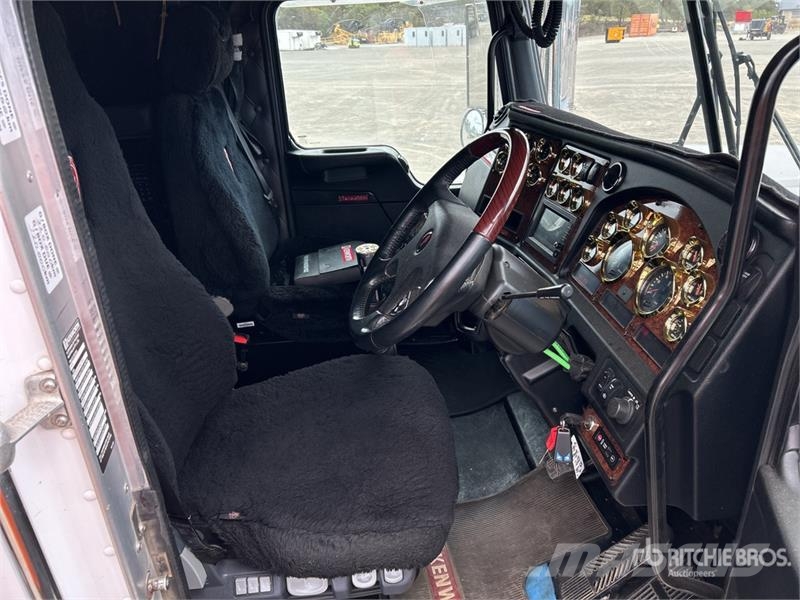 Kenworth T909 Sadulveokid