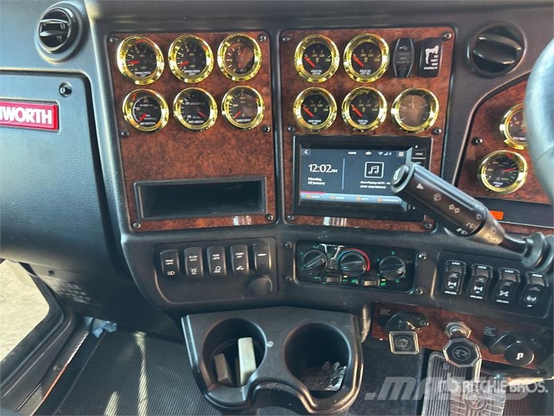 Kenworth T909 وحدات الجر