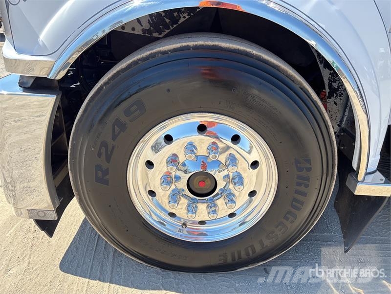 Kenworth T909 وحدات الجر