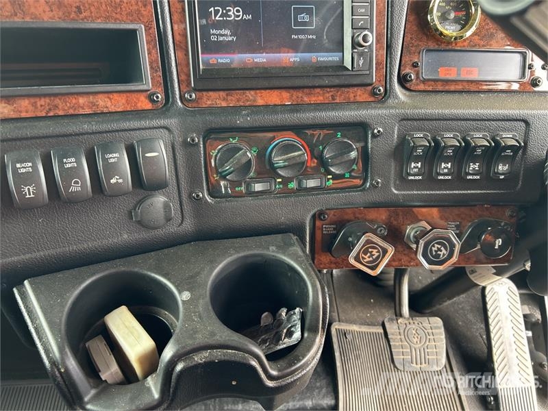 Kenworth T909 Sadulveokid