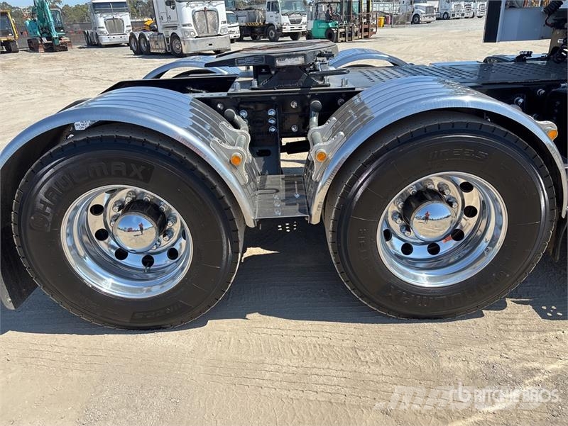 Kenworth T909 وحدات الجر