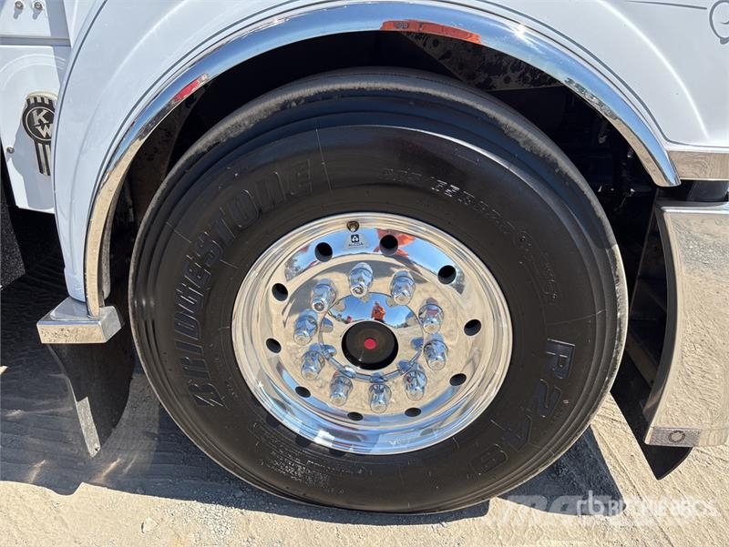 Kenworth T909 وحدات الجر