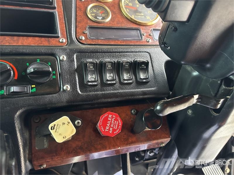 Kenworth T909 Trekkers