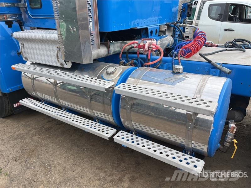 Kenworth T909 6x4 T/A Day Cab Truck Tractor Naudoti vilkikai