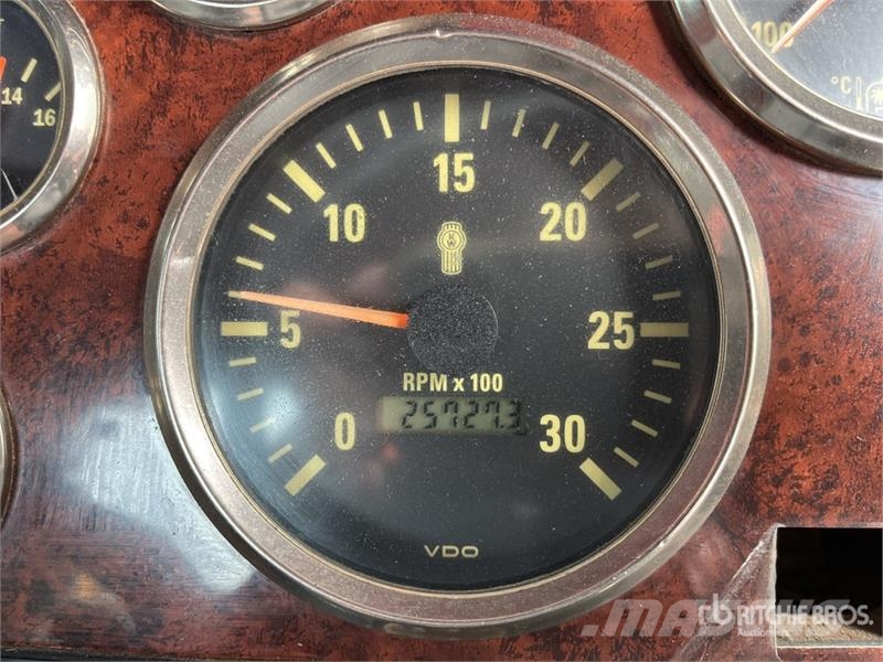 Kenworth T909 6x4 T/A Day Cab Truck Tractor Naudoti vilkikai