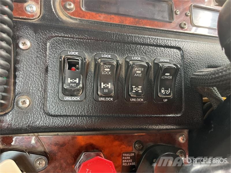 Kenworth T909 6x4 T/A Day Cab Truck Tractor Naudoti vilkikai