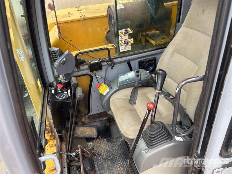 Komatsu CD60R-1 6 t Swivel Crawler Dumper Site dumpers
