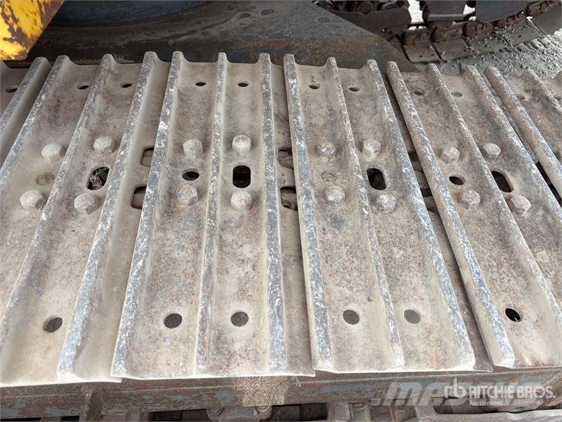 Komatsu CD60R-1 6 t Swivel Crawler Dumper Site dumpers