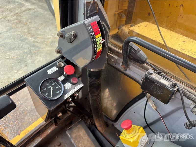 Komatsu CD60R-1 6 t Swivel Crawler Dumper Site dumpers