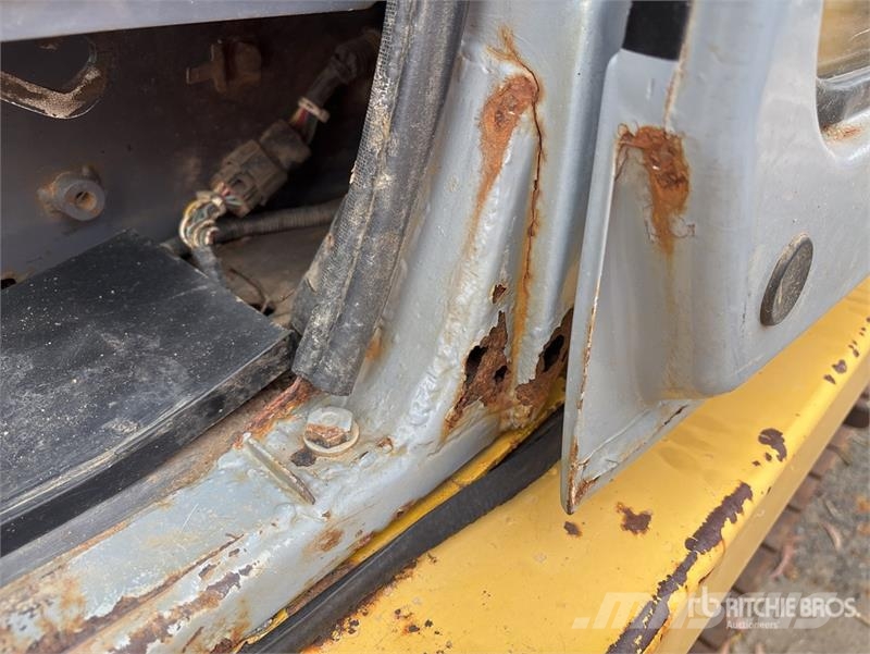Komatsu CD60R-1 6 t Swivel Crawler Dumper Site dumpers