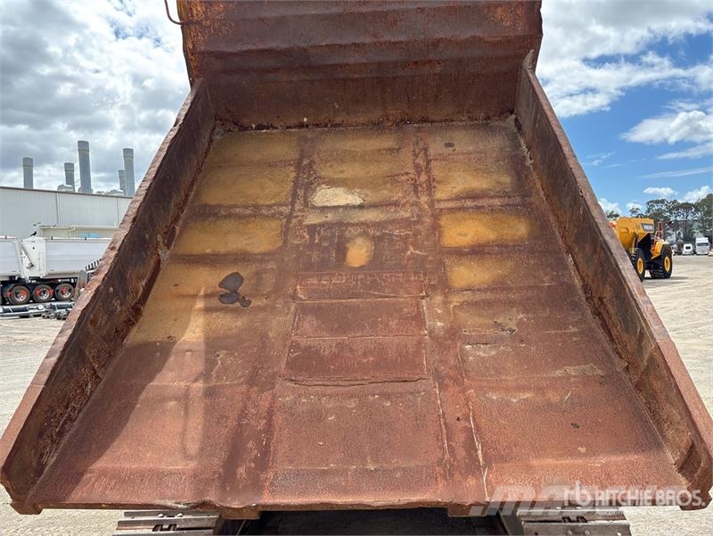 Komatsu CD60R-1 6 t Swivel Crawler Dumper Site dumpers