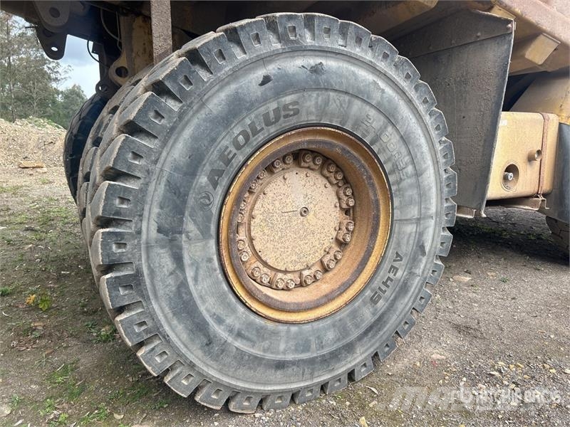 Komatsu HD465-5 Haul Truck Articulated Haulers
