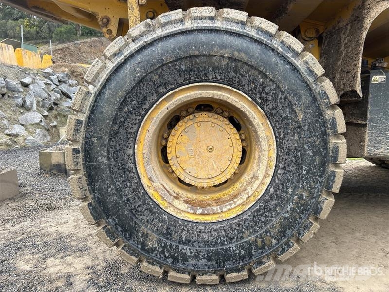 Komatsu HD465-7E0 Csuklósdömperek