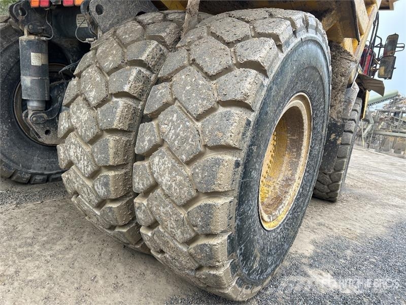 Komatsu HD465-7E0 Csuklósdömperek