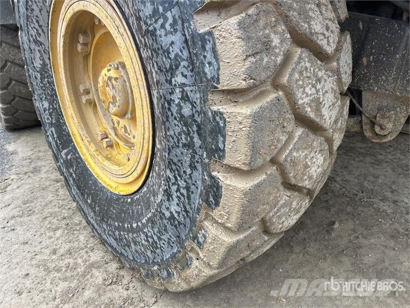 Komatsu HD465-7E0 Csuklósdömperek